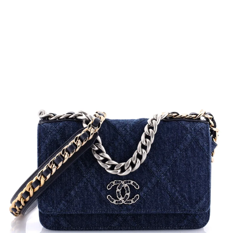 19 Wallet on Chain Quilted Denim