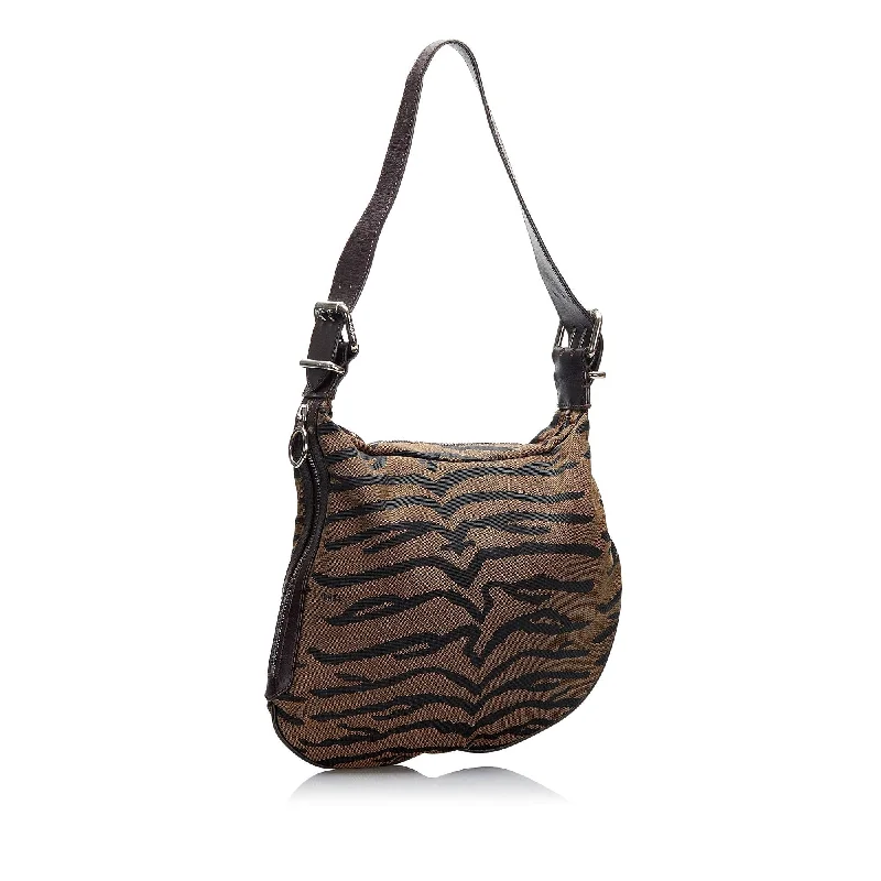 Fendi tote bags with a thermal - insulated pocket for keeping drinks hot or coldFendi Zebra Print Oyster (SHG-CayGQz)