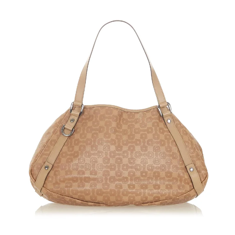 Gucci Marmont bags for women with quilted leather exteriorsGucci Horsebit Pelham Canvas Tote Bag (SHG-19726)