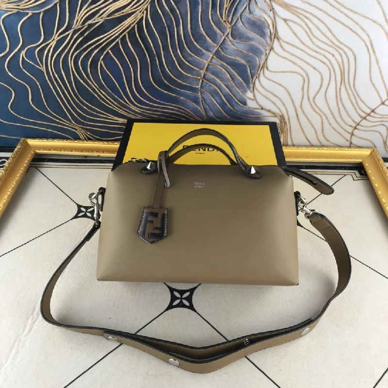 Fendi bags with a detachable makeup pouch inside for beauty - conscious usersLuxury  Bags Fendi 041