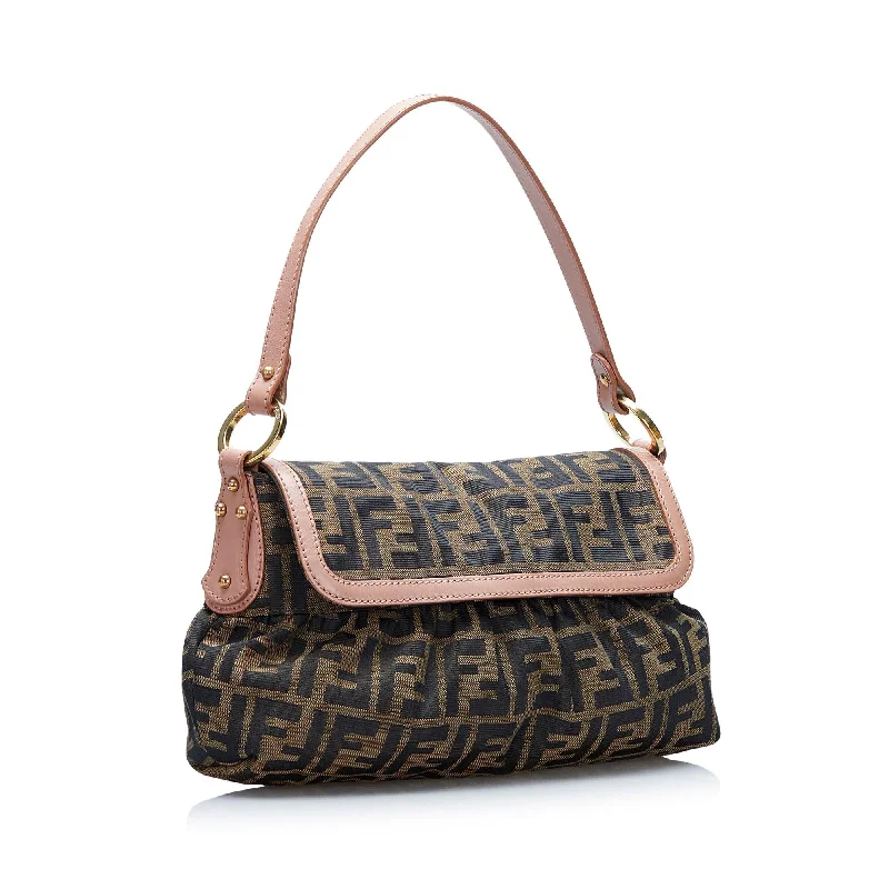 Fendi tote bags with a printed Fendi logo on the front for high brand visibilityFendi Zucca Chef Hobo (SHG-fUkP2D)