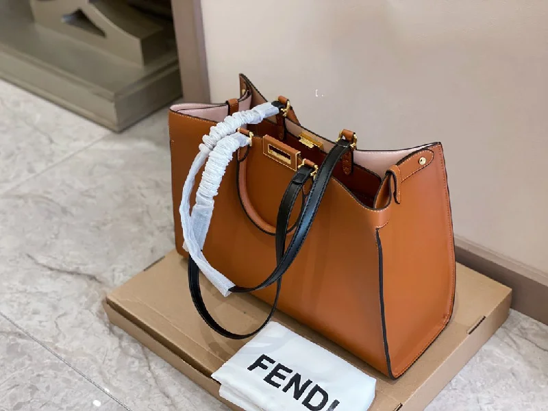 Fendi backpacks with a water - resistant exterior made of high - tech materialsLuxury  Bags Fendi 143