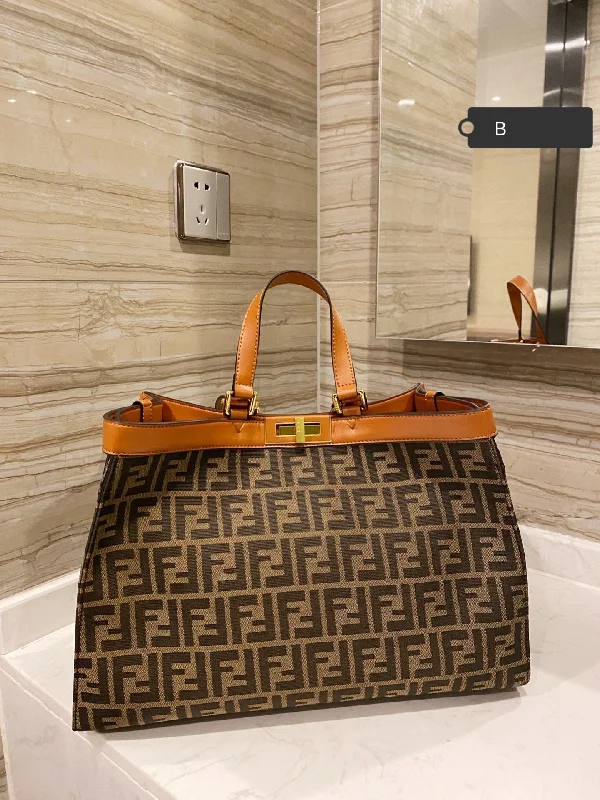 Fendi bags with a detachable makeup pouch inside for beauty - conscious usersLuxury  Bags Fendi 147