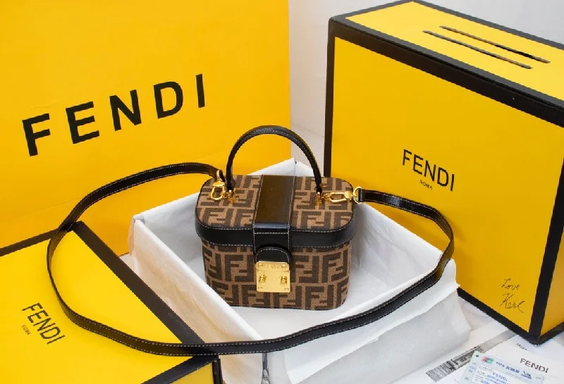 Fendi handbags with a beaded trim for a glamorous and eye - catching lookLuxury  Bags Fendi 023