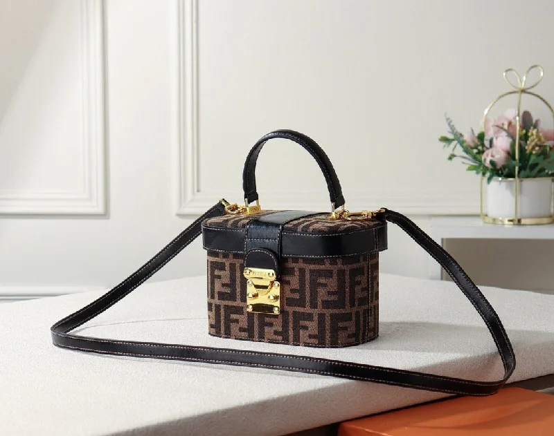 Ladies Fendi shoulder bags with a magnetic - closure flap for easy opening and closingLuxury  Bags Fendi 073