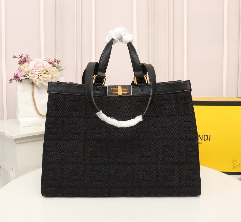 Fendi tote bags with a double - zip closure for enhanced securityLuxury  Bags Fendi 085