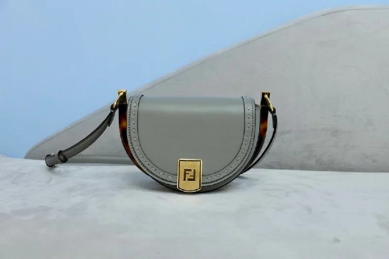 Ladies Fendi Peekaboo bags with a hand - carved leather detail for a unique and artisanal touchLuxury  Bags Fendi 056