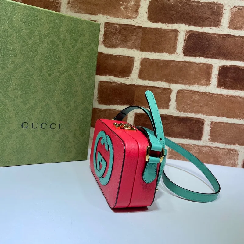 Women Gucci bags with a front - flap pocket for quick - access itemsGucci Interlocking G Mini Bag