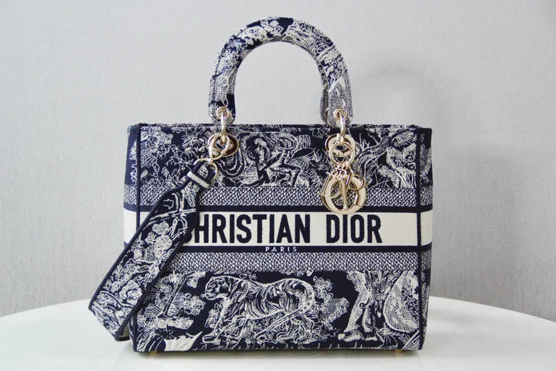 Christian Dior handbags with a detachable mirror for on - the - go touch - upsChristian Dior Bags - 4912