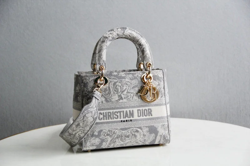 Christian Dior handbags with a removable shoulder strap for versatilityChristian Dior Bags - 4917