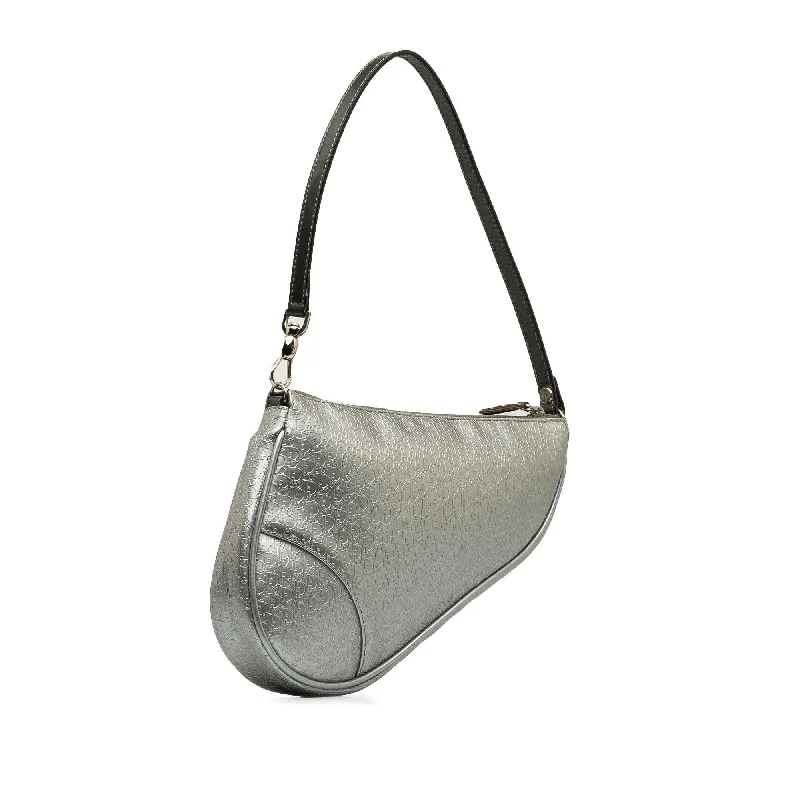 Contemporary Christian Dior handbags with a unique shapeDior Mini Embossed Micro Oblique Saddle (kNgwj4)