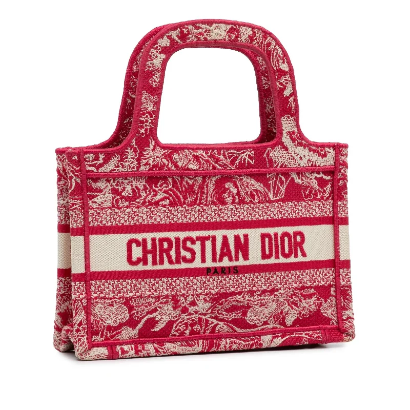 Christian Dior bags with a quilted pattern and gold - toned hardwareDior Mini Embroidered Book Tote (Z9ojZZ)