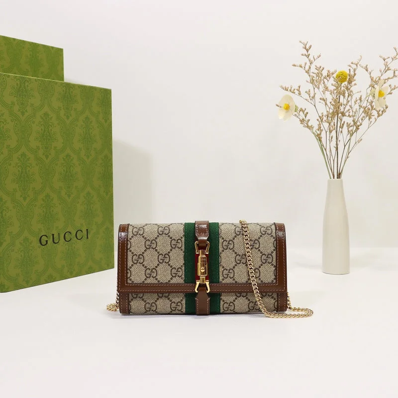 Gucci Marmont bags for women with a contrast - colored interiorGucci Bags